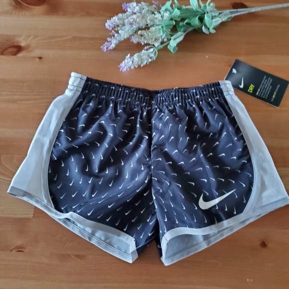 Nike Dri-FIT Shorts  6x Girl's - Picture 6 of 13